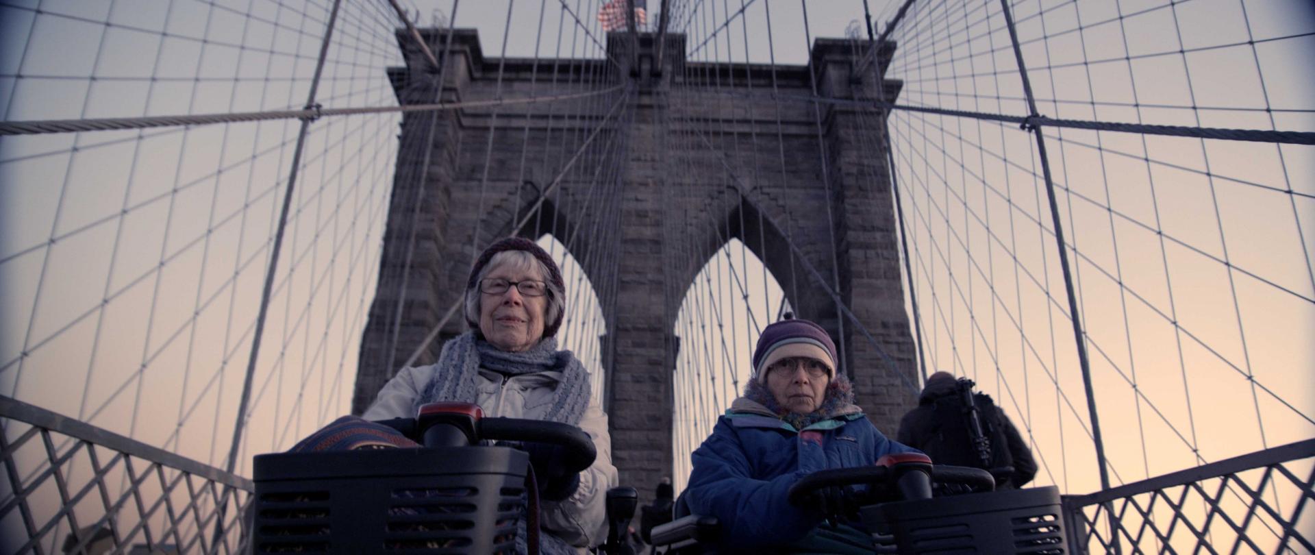 Shirley & Hinda - oprørske oldemødre