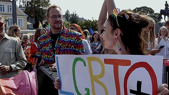 layout image (to proper size of the container)