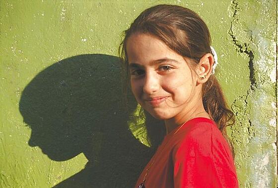 layout image (to proper size of the container)