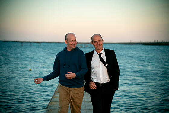 layout image (to proper size of the container)