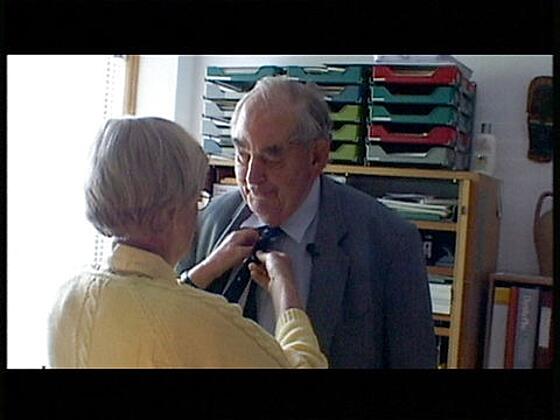 layout image (to proper size of the container)