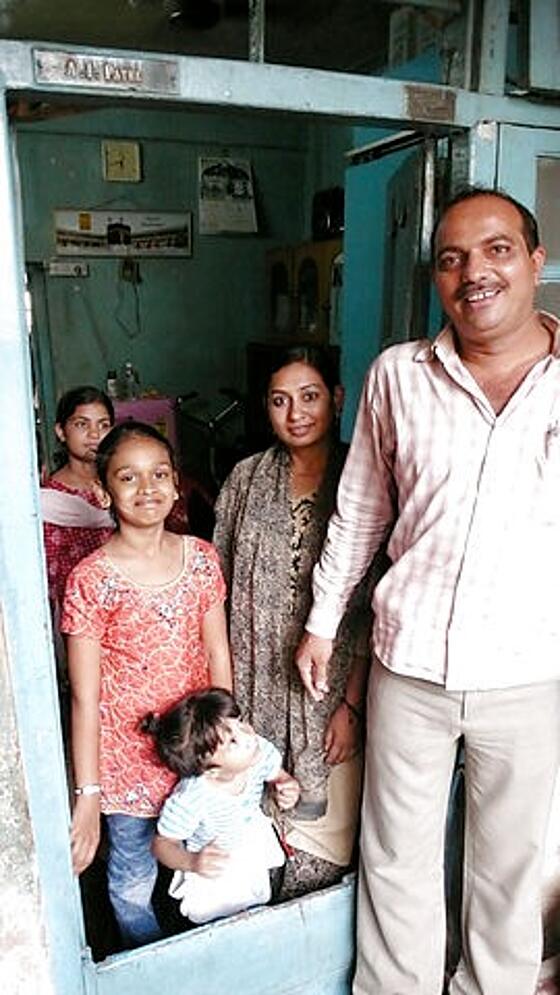 layout image (to proper size of the container)