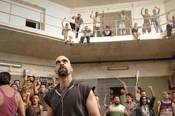 layout image (to proper size of the container)