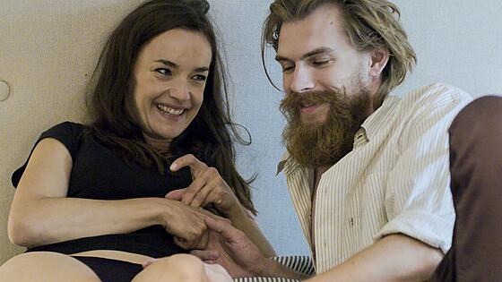 layout image (to proper size of the container)