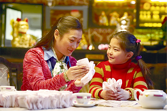 layout image (to proper size of the container)