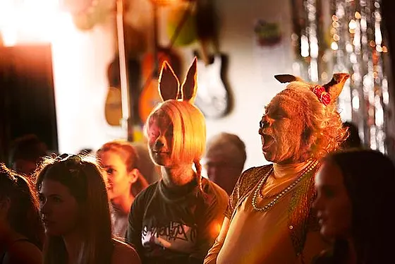 layout image (to proper size of the container)