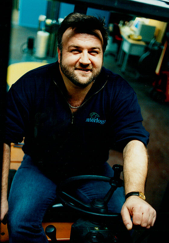 layout image (to proper size of the container)