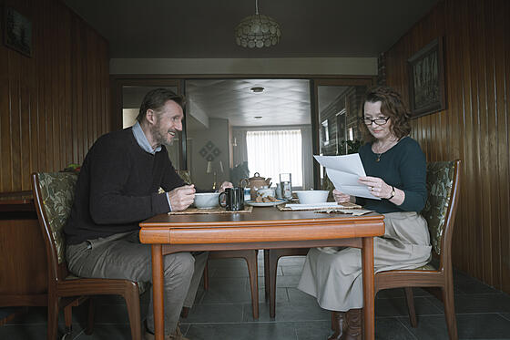 layout image (to proper size of the container)