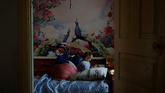 layout image (to proper size of the container)