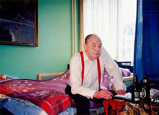 layout image (to proper size of the container)