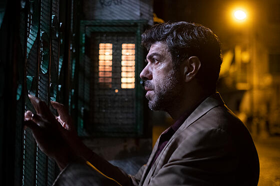 layout image (to proper size of the container)