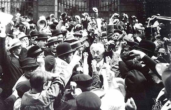 layout image (to proper size of the container)