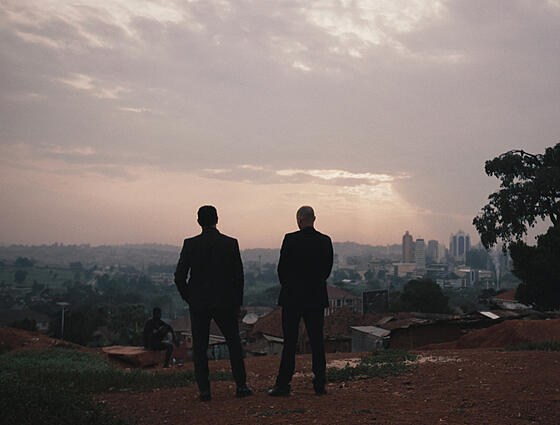 layout image (to proper size of the container)