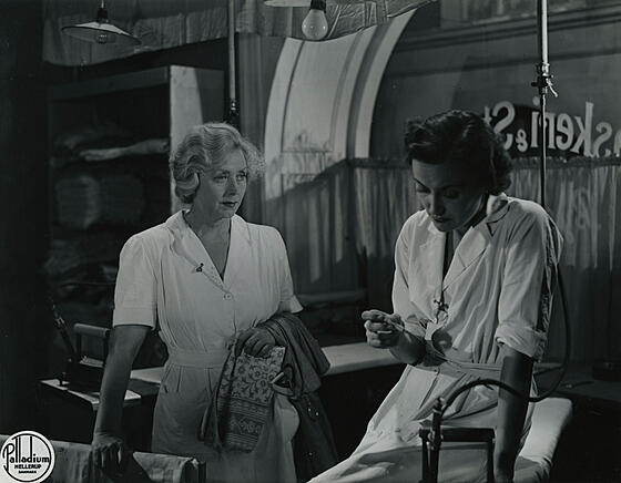 layout image (to proper size of the container)