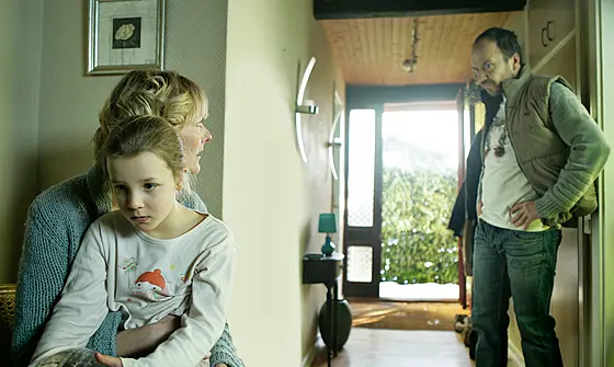 layout image (to proper size of the container)