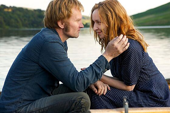 layout image (to proper size of the container)