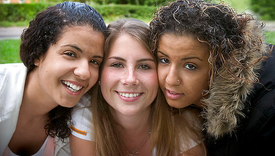 layout image (to proper size of the container)