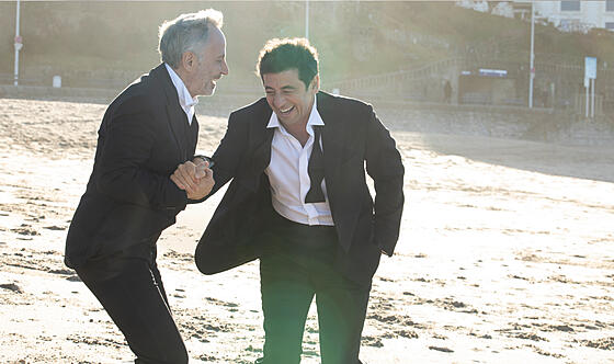 layout image (to proper size of the container)