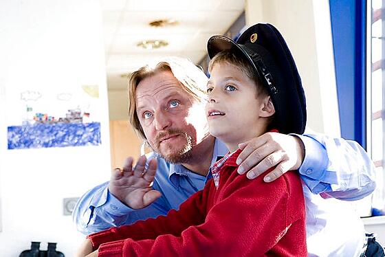 layout image (to proper size of the container)