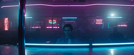 layout image (to proper size of the container)