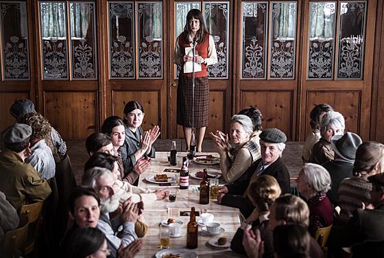 layout image (to proper size of the container)