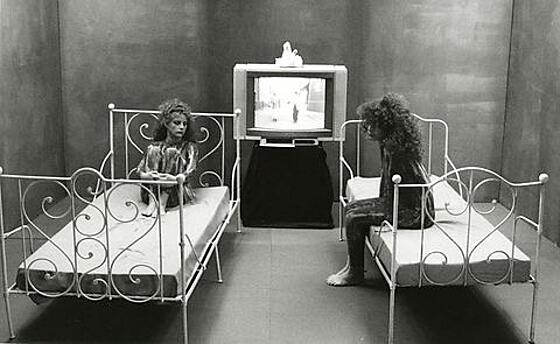 layout image (to proper size of the container)