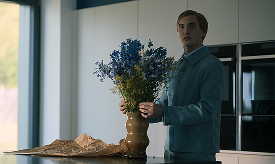 layout image (to proper size of the container)