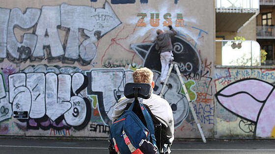 layout image (to proper size of the container)