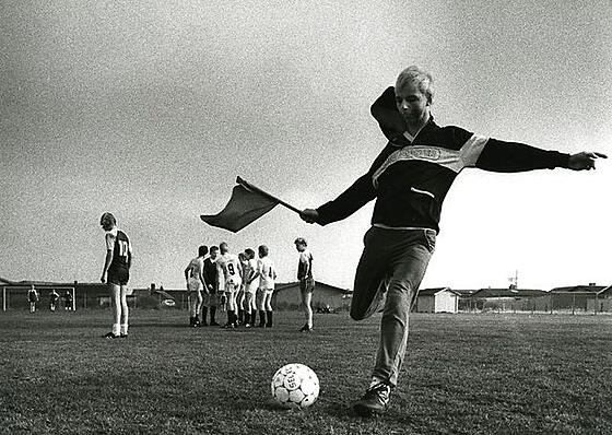 layout image (to proper size of the container)