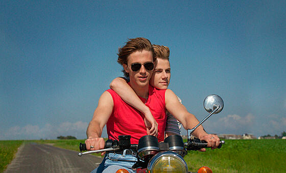 layout image (to proper size of the container)