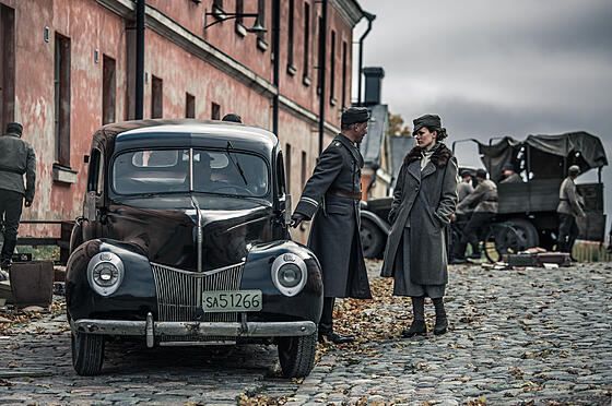 layout image (to proper size of the container)