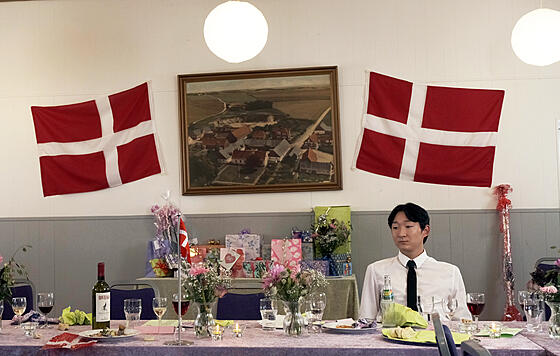 layout image (to proper size of the container)