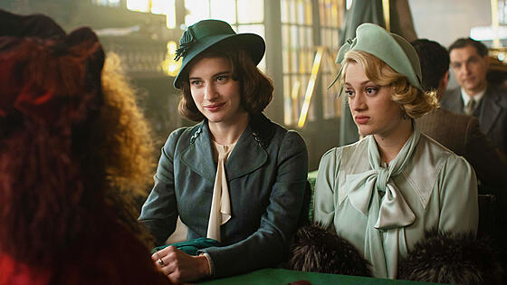 layout image (to proper size of the container)