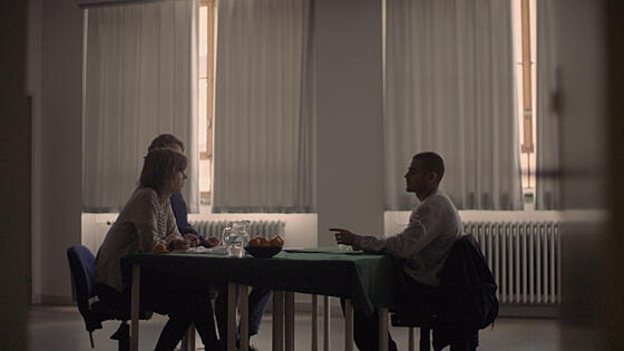 layout image (to proper size of the container)