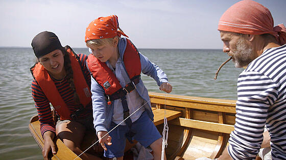 layout image (to proper size of the container)