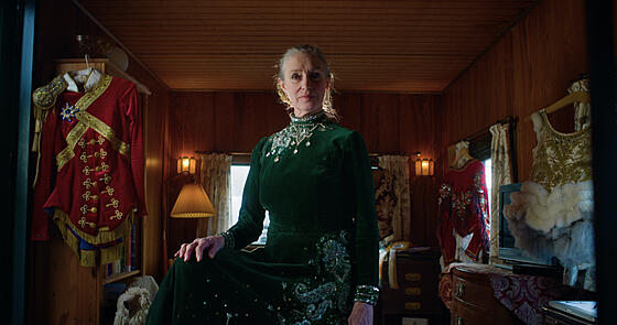 layout image (to proper size of the container)