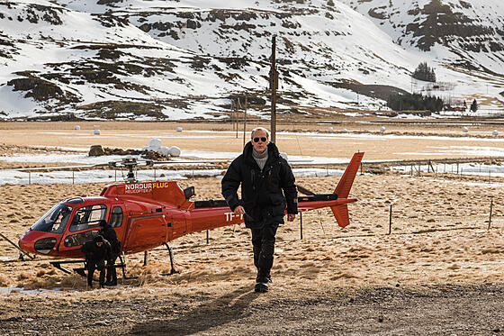 layout image (to proper size of the container)