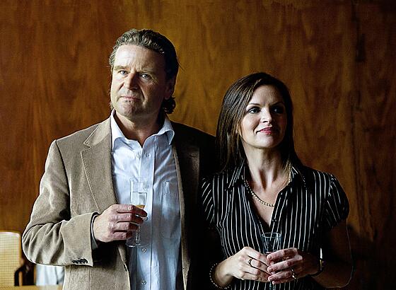 layout image (to proper size of the container)