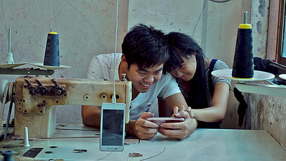 layout image (to proper size of the container)