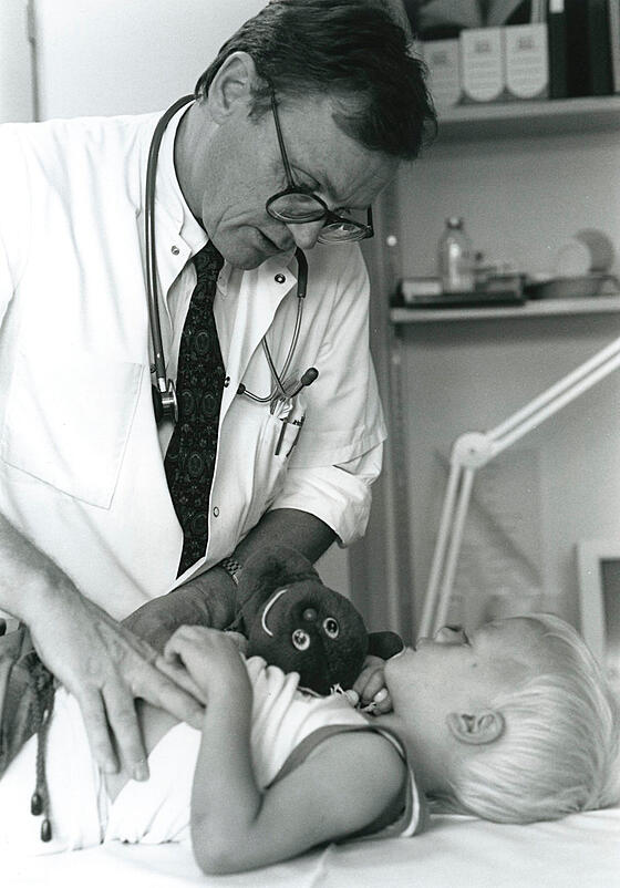 layout image (to proper size of the container)