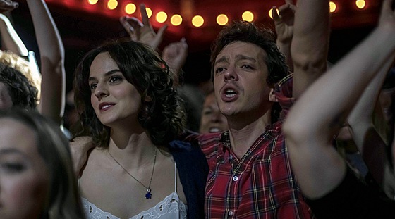 layout image (to proper size of the container)