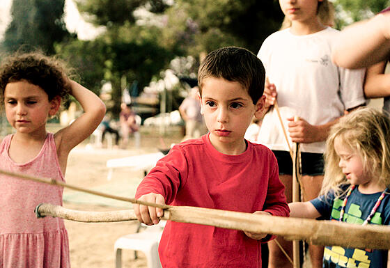 layout image (to proper size of the container)