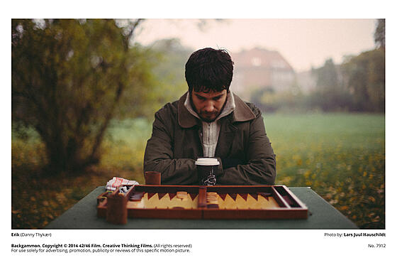 layout image (to proper size of the container)