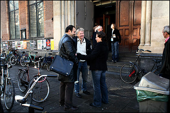 layout image (to proper size of the container)