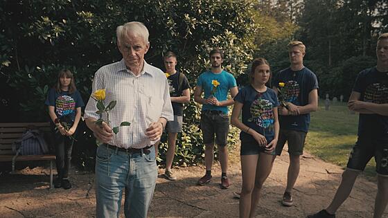 layout image (to proper size of the container)