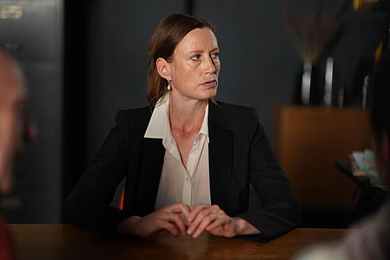 layout image (to proper size of the container)