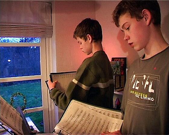 layout image (to proper size of the container)