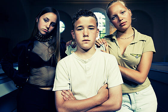 layout image (to proper size of the container)