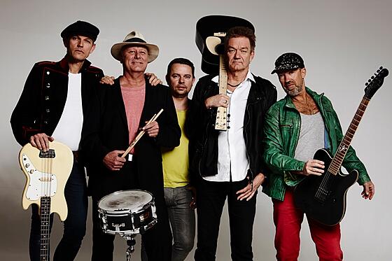 layout image (to proper size of the container)