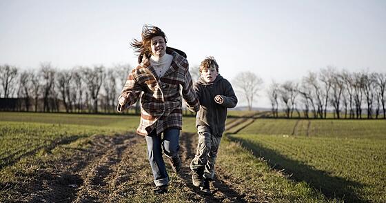 layout image (to proper size of the container)